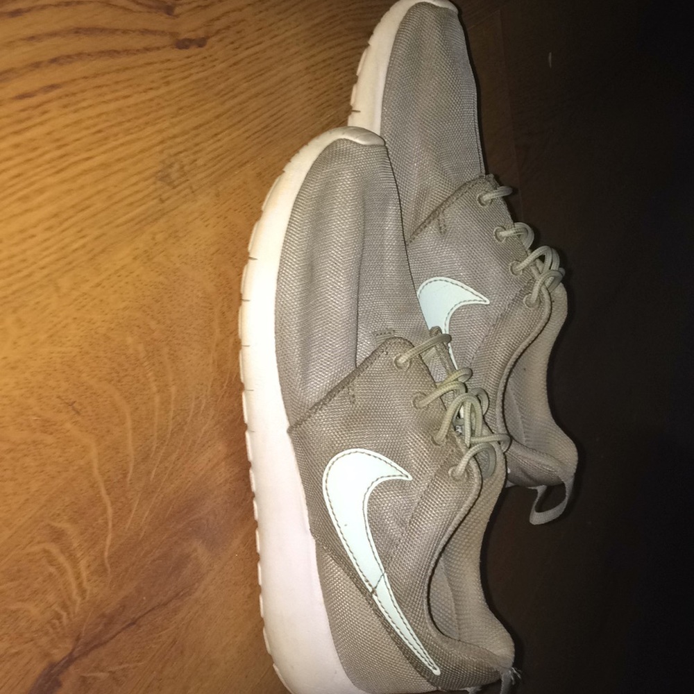 ✔️Light grey and baby blue Nike Roshes